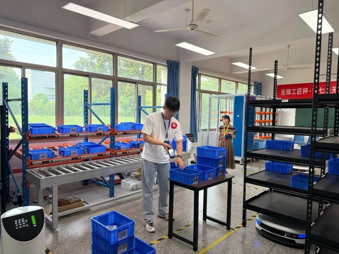 008PG国际物流员工勇夺第七届无锡技能精英大赛物流服务师赛项桂冠